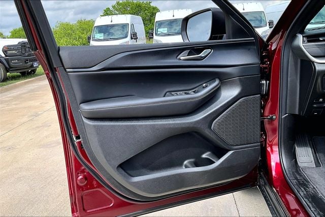 2026 Jeep Grand Cherokee GRAND CHEROKEE LAREDO 4X2