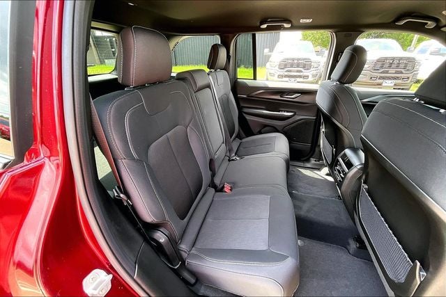 2026 Jeep Grand Cherokee GRAND CHEROKEE LAREDO 4X2