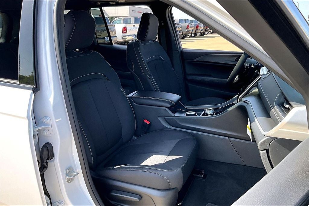 2026 Jeep Grand Cherokee GRAND CHEROKEE LAREDO X 4X2