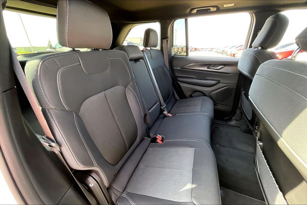 2026 Jeep Grand Cherokee GRAND CHEROKEE LAREDO X 4X2