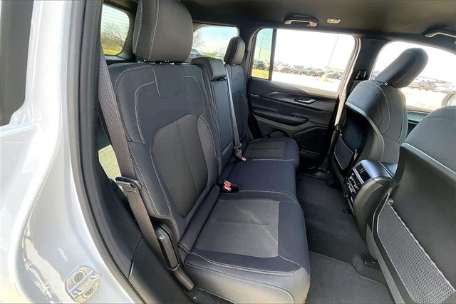 2026 Jeep Grand Cherokee GRAND CHEROKEE LAREDO 4X2