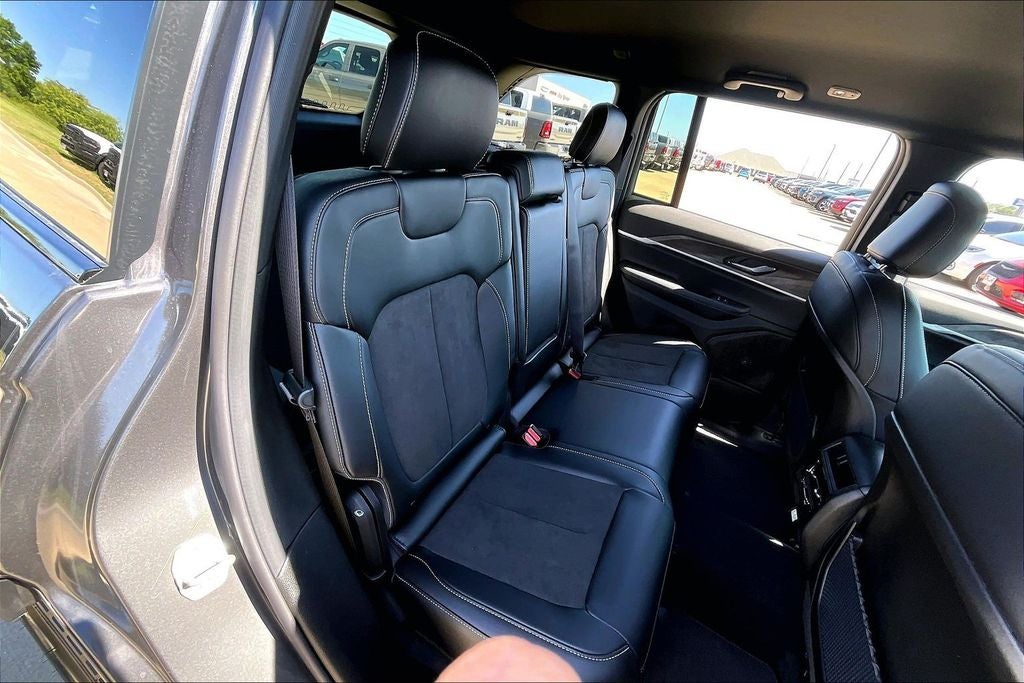 2026 Jeep Grand Cherokee GRAND CHEROKEE LAREDO ALTITUDE 4X2