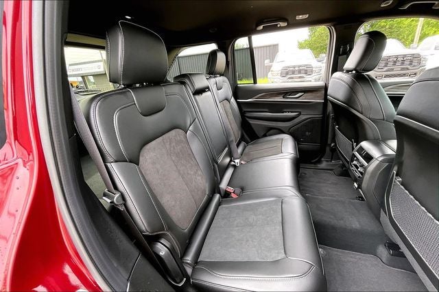 2026 Jeep Grand Cherokee GRAND CHEROKEE LAREDO ALTITUDE 4X2