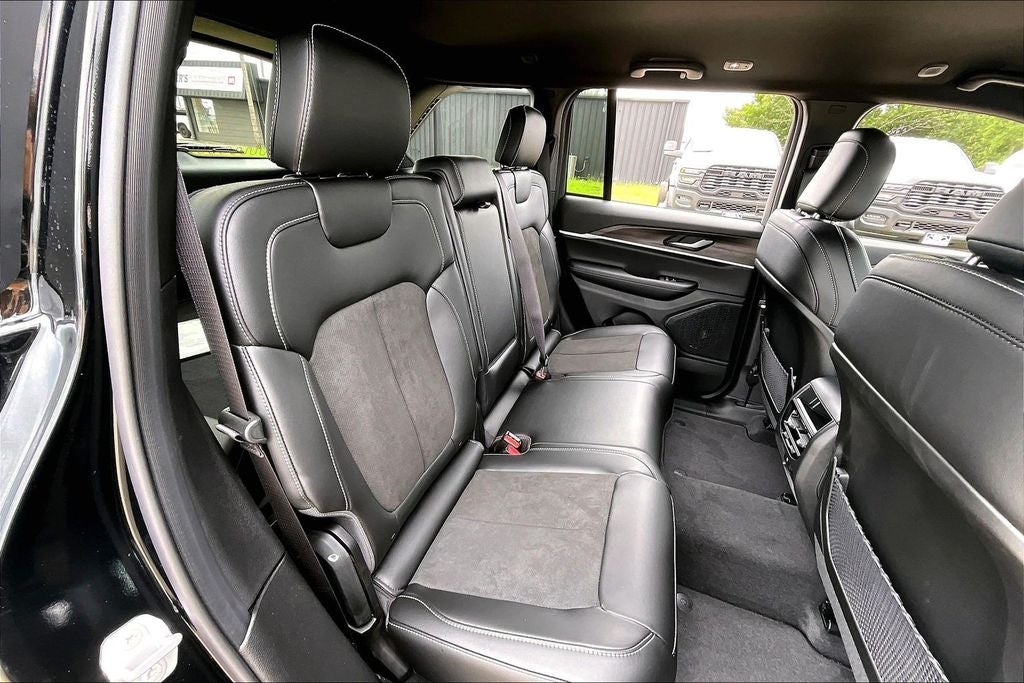 2026 Jeep Grand Cherokee GRAND CHEROKEE LAREDO ALTITUDE 4X2