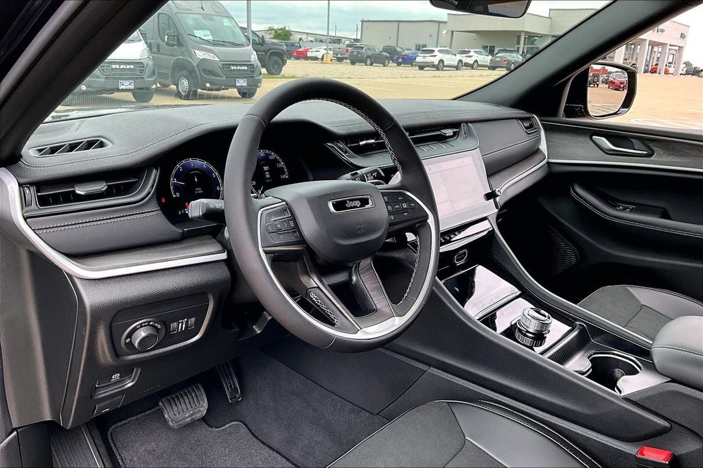 2026 Jeep Grand Cherokee GRAND CHEROKEE LAREDO ALTITUDE 4X2