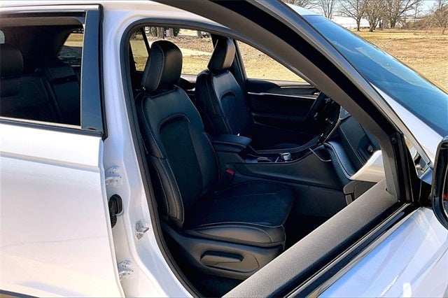 2026 Jeep Grand Cherokee GRAND CHEROKEE LAREDO ALTITUDE 4X2