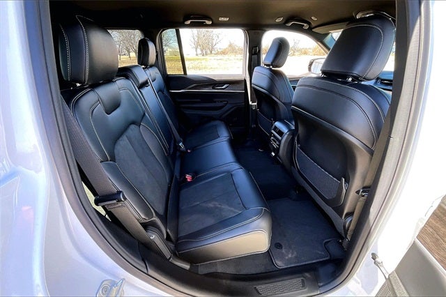 2026 Jeep Grand Cherokee GRAND CHEROKEE LAREDO ALTITUDE 4X2