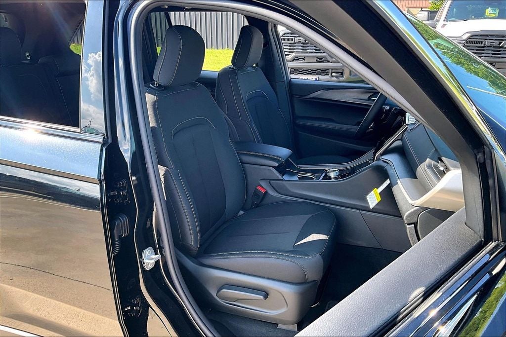 2026 Jeep Grand Cherokee GRAND CHEROKEE LAREDO X 4X4