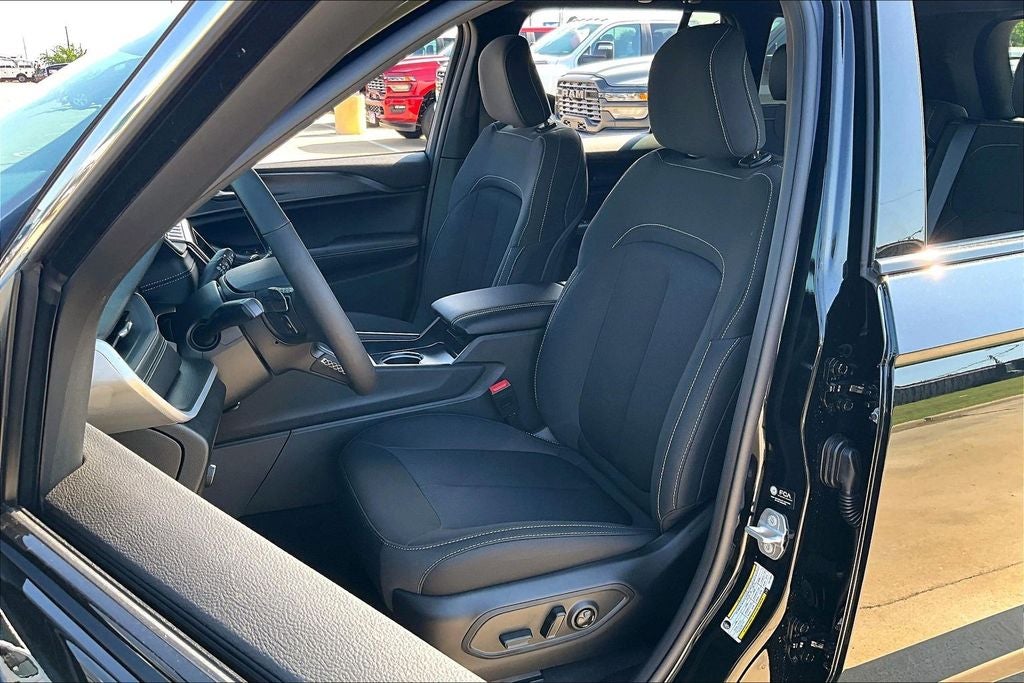 2026 Jeep Grand Cherokee GRAND CHEROKEE LAREDO X 4X4