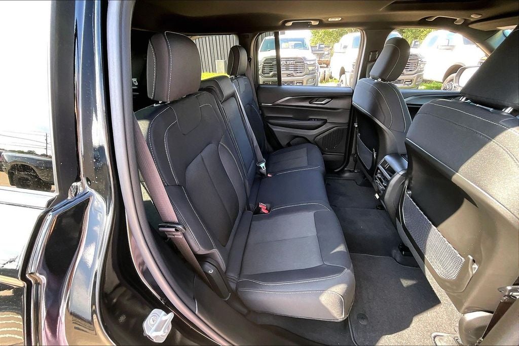 2026 Jeep Grand Cherokee GRAND CHEROKEE LAREDO X 4X4