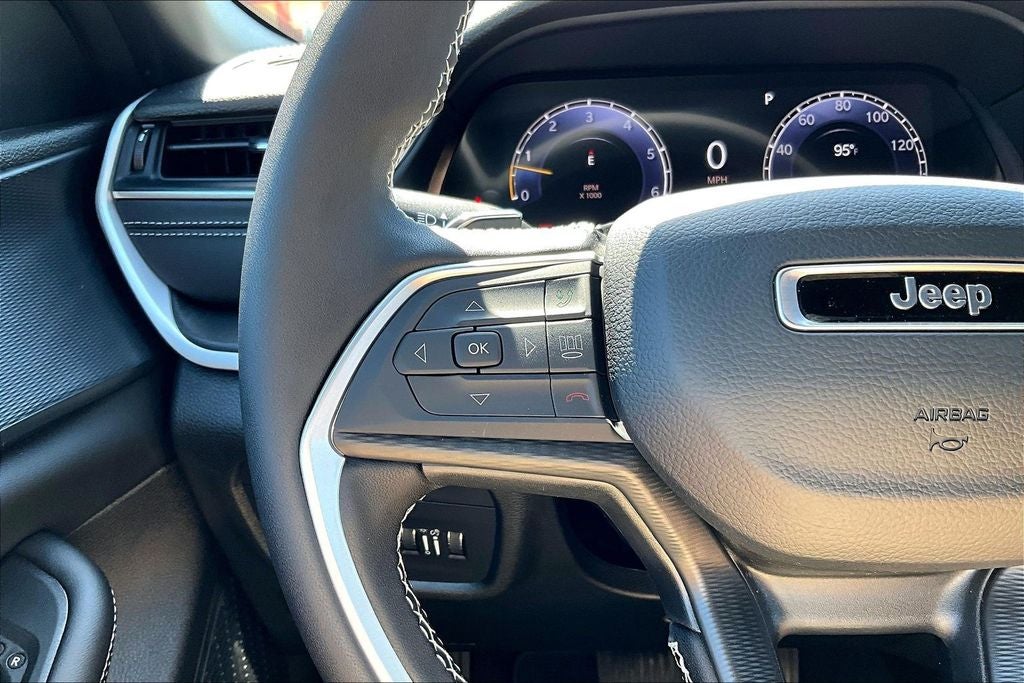 2026 Jeep Grand Cherokee L GRAND CHEROKEE L LAREDO 4X2