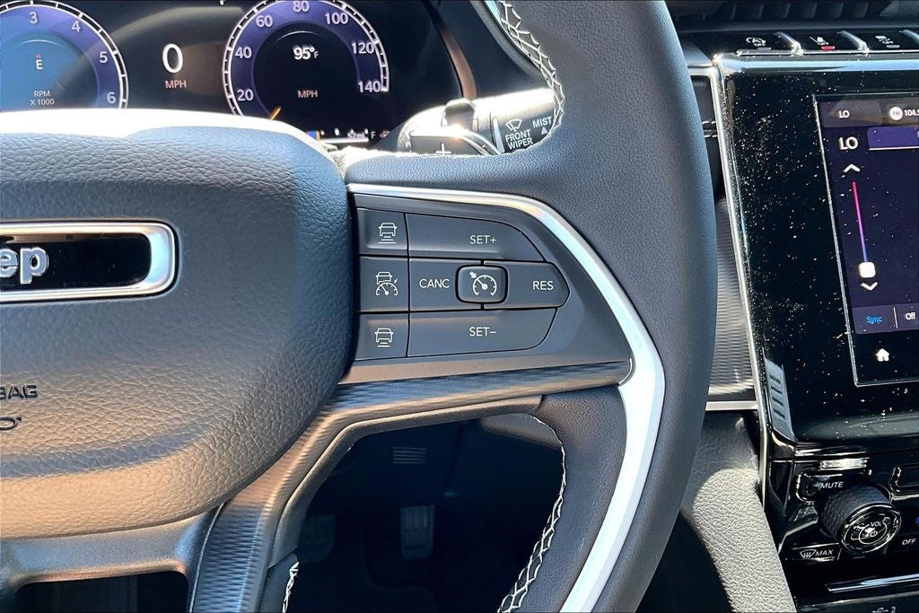 2026 Jeep Grand Cherokee L GRAND CHEROKEE L LAREDO 4X2