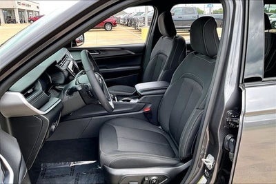 2025 Jeep Grand Cherokee L Laredo X 4x2