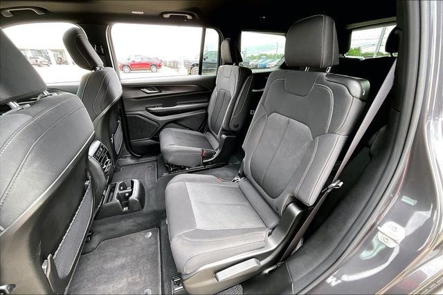 2025 Jeep Grand Cherokee L Laredo X 4x2