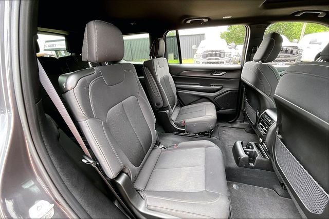 2025 Jeep Grand Cherokee L Laredo X 4x2