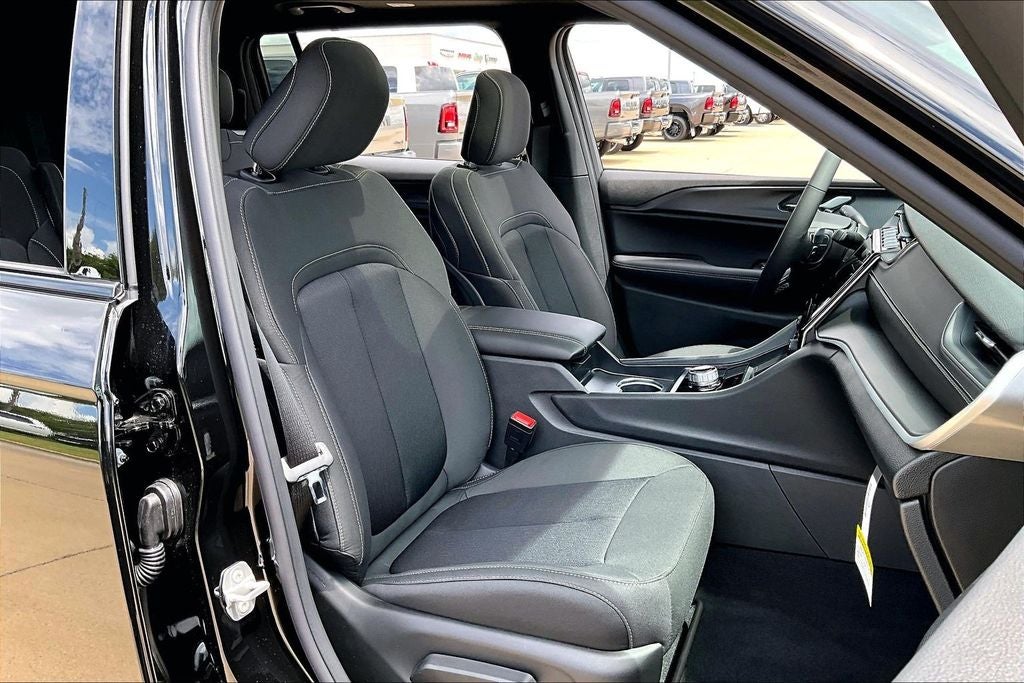 2026 Jeep Grand Cherokee L GRAND CHEROKEE L LAREDO X 4X2