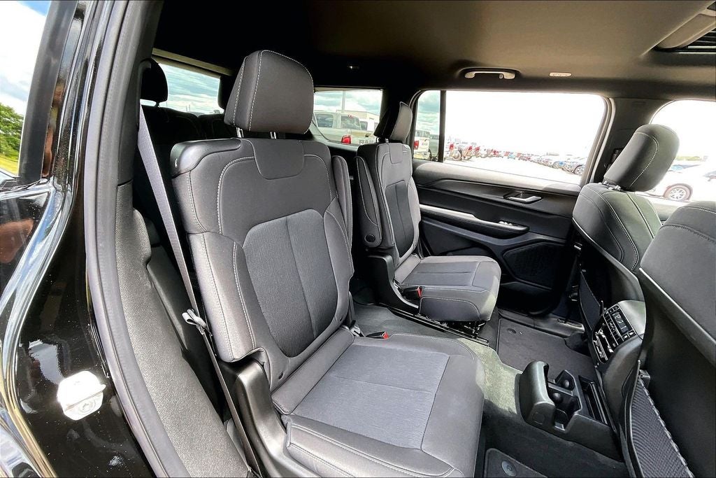 2026 Jeep Grand Cherokee L GRAND CHEROKEE L LAREDO X 4X2