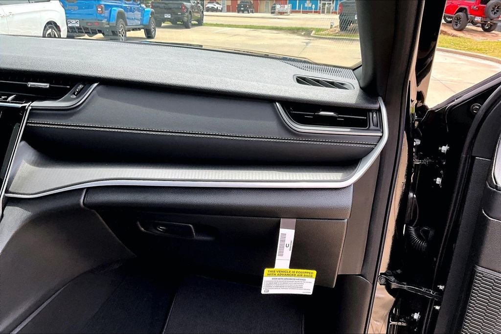 2026 Jeep Grand Cherokee L GRAND CHEROKEE L LAREDO X 4X2