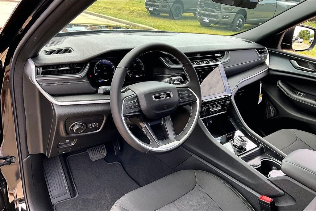 2026 Jeep Grand Cherokee L GRAND CHEROKEE L LAREDO X 4X2