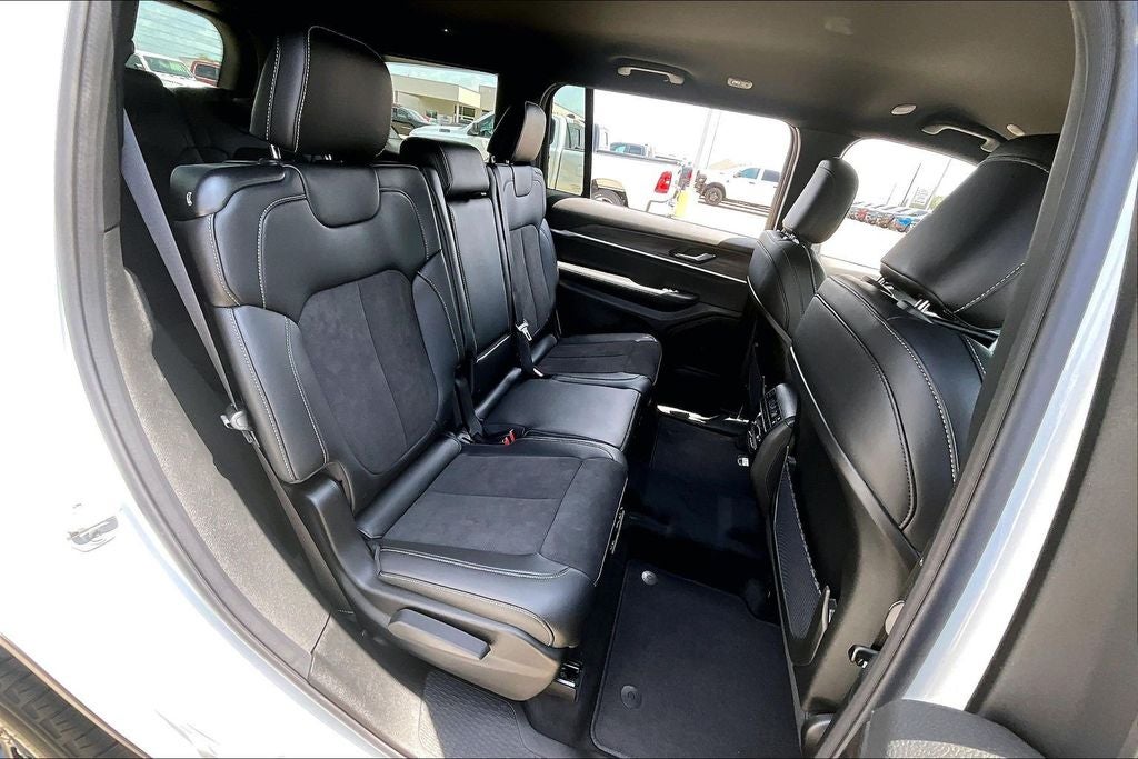 2026 Jeep Grand Cherokee L GRAND CHEROKEE L LAREDO ALTITUDE 4X2