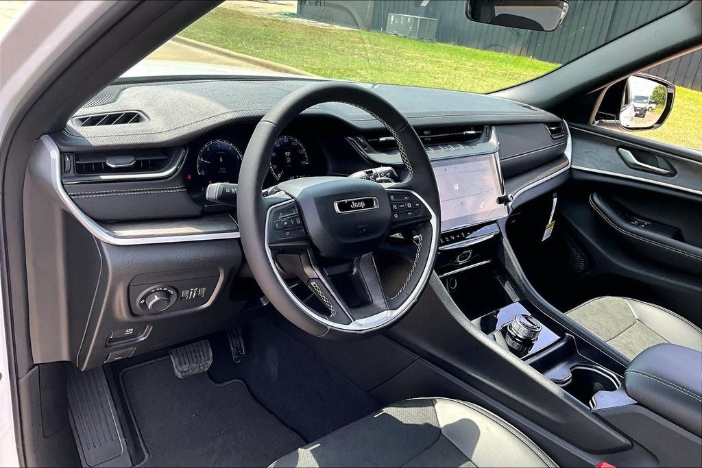 2026 Jeep Grand Cherokee L GRAND CHEROKEE L LAREDO ALTITUDE 4X2