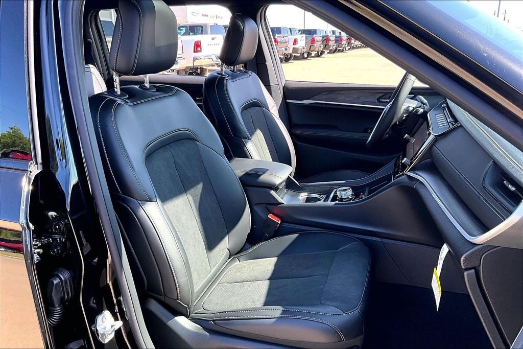 2026 Jeep Grand Cherokee L GRAND CHEROKEE L LAREDO ALTITUDE 4X2