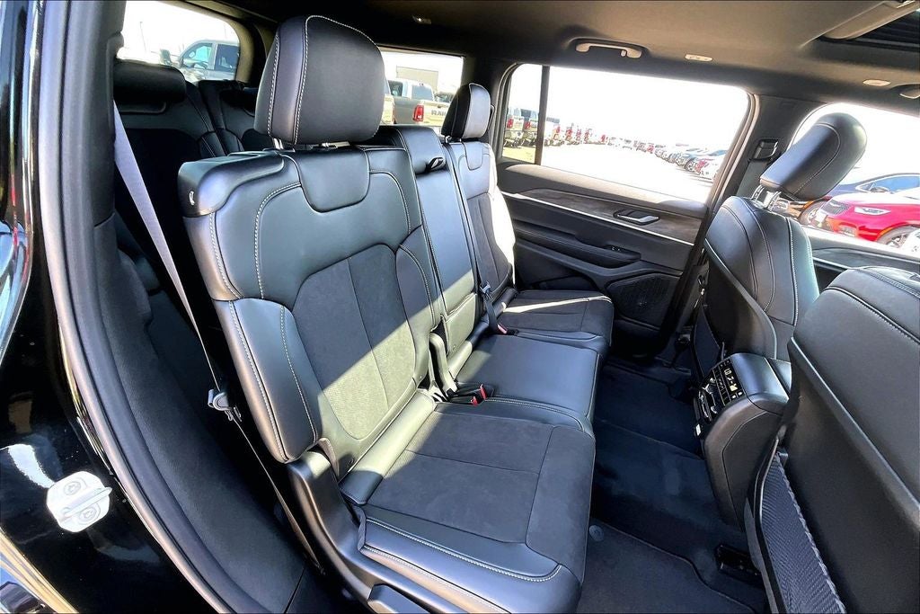 2026 Jeep Grand Cherokee L GRAND CHEROKEE L LAREDO ALTITUDE 4X2