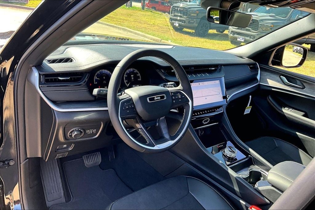 2026 Jeep Grand Cherokee L GRAND CHEROKEE L LAREDO ALTITUDE 4X2