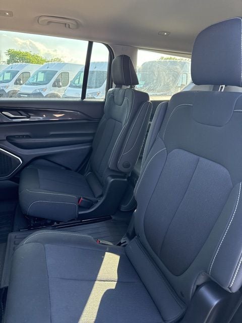 2022 Jeep Grand Cherokee L Laredo