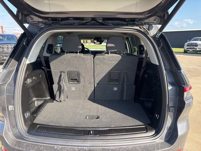 2022 Jeep Grand Cherokee L Laredo