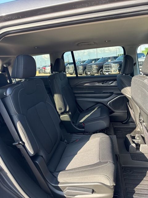 2022 Jeep Grand Cherokee L Laredo