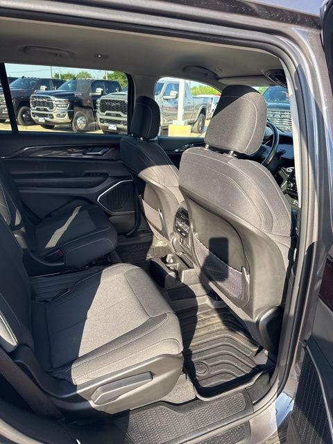 2022 Jeep Grand Cherokee L Laredo