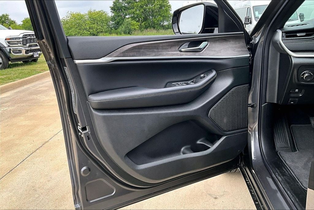 2026 Jeep Grand Cherokee L GRAND CHEROKEE L LAREDO ALTITUDE 4X4