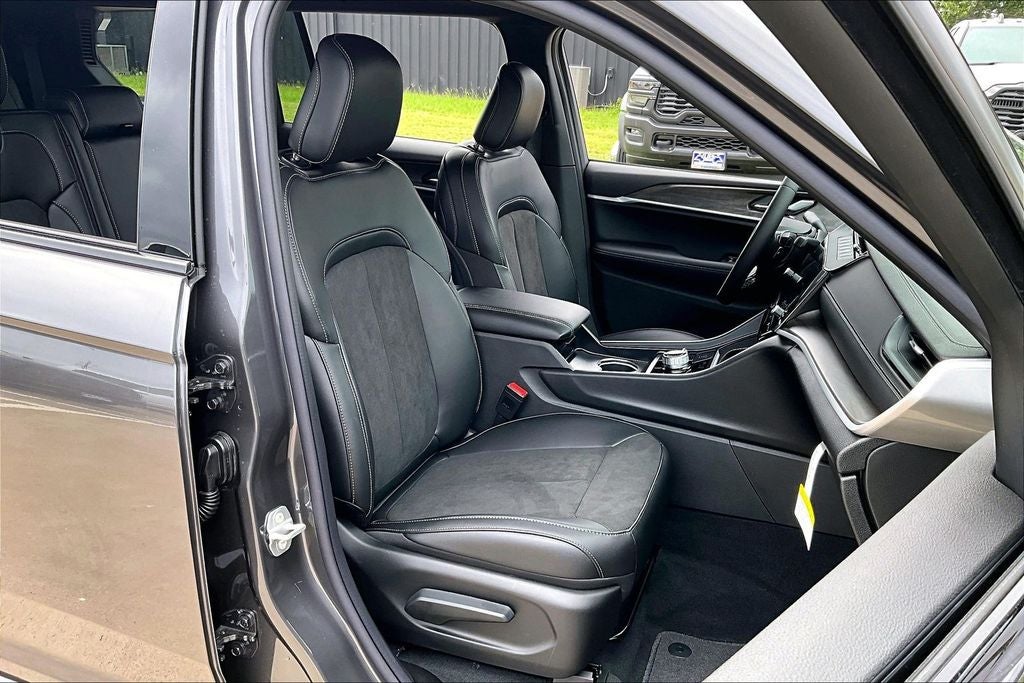 2026 Jeep Grand Cherokee L GRAND CHEROKEE L LAREDO ALTITUDE 4X4