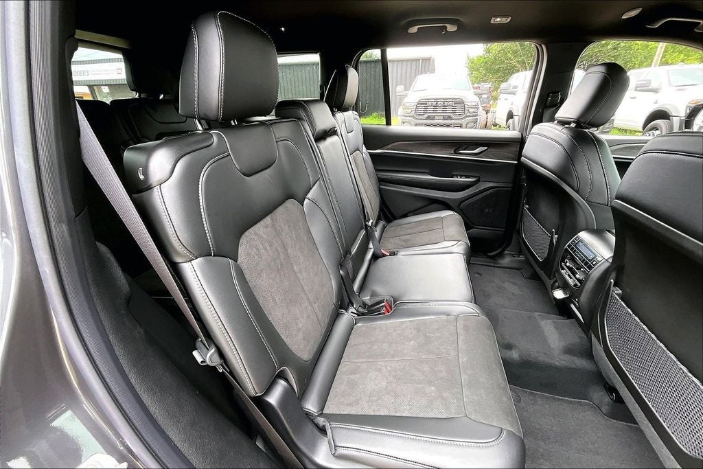 2026 Jeep Grand Cherokee L GRAND CHEROKEE L LAREDO ALTITUDE 4X4