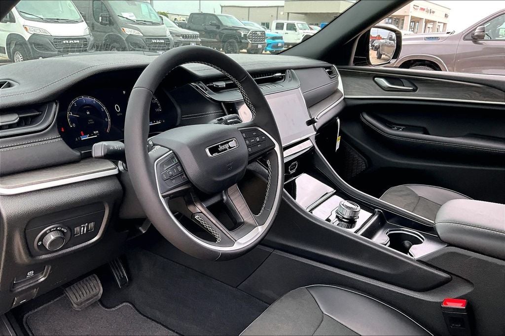 2026 Jeep Grand Cherokee L GRAND CHEROKEE L LAREDO ALTITUDE 4X4