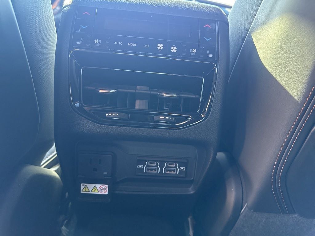 2025 Jeep Grand Cherokee L Summit Reserve 4x4