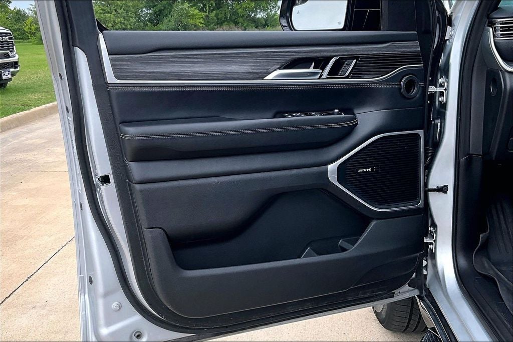 2024 Jeep Wagoneer Series II 4x2