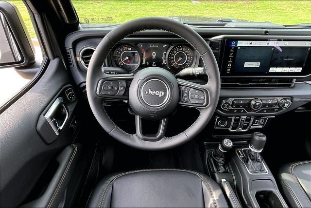 2026 Jeep Gladiator GLADIATOR SAHARA 4X4