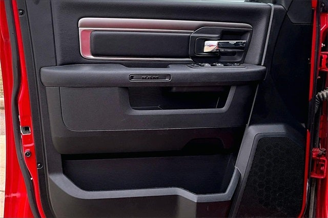 2024 RAM 1500 Classic Warlock Crew Cab 4x4 5'7' Box