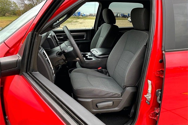 2024 RAM 1500 Classic Warlock Crew Cab 4x4 5'7' Box