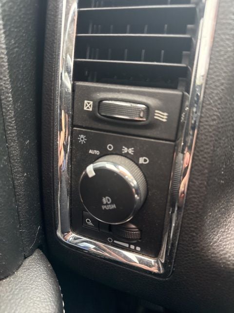 2018 RAM 1500 Laramie Crew Cab 4x4 5'7' Box