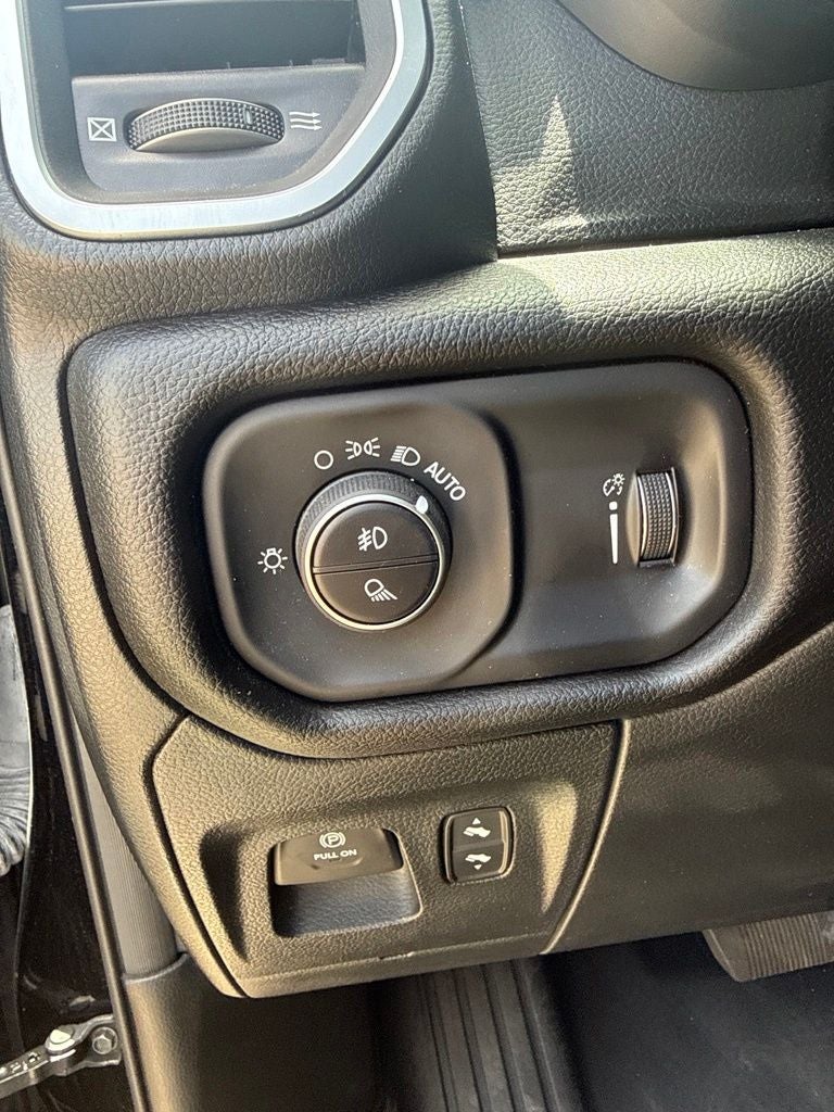 2025 RAM 1500 Lone Star Crew Cab 4x2 5'7' Box