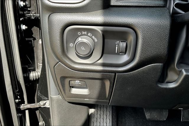 2026 RAM Ram 1500 RAM 1500 TRADESMAN CREW CAB 4X2 5'7' BOX