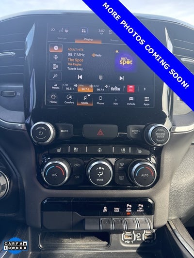 2022 RAM 1500 Laramie Crew Cab 4x2 5'7' Box