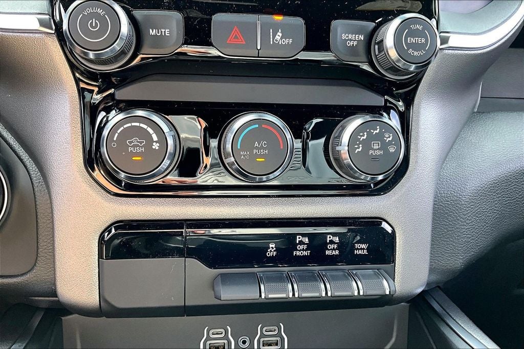 2026 RAM Ram 1500 RAM 1500 EXPRESS QUAD CAB 4X4 6'4' BOX