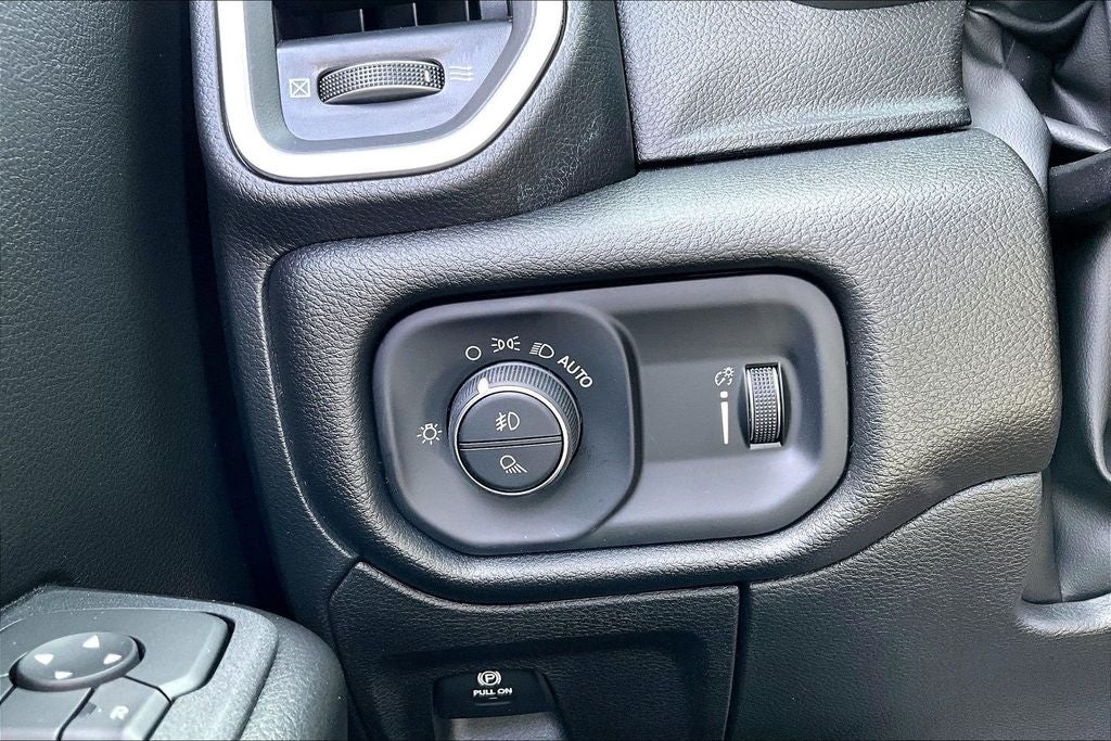 2026 RAM Ram 1500 RAM 1500 EXPRESS QUAD CAB 4X4 6'4' BOX