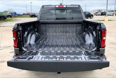 2026 RAM Ram 1500 RAM 1500 EXPRESS QUAD CAB 4X4 6'4' BOX
