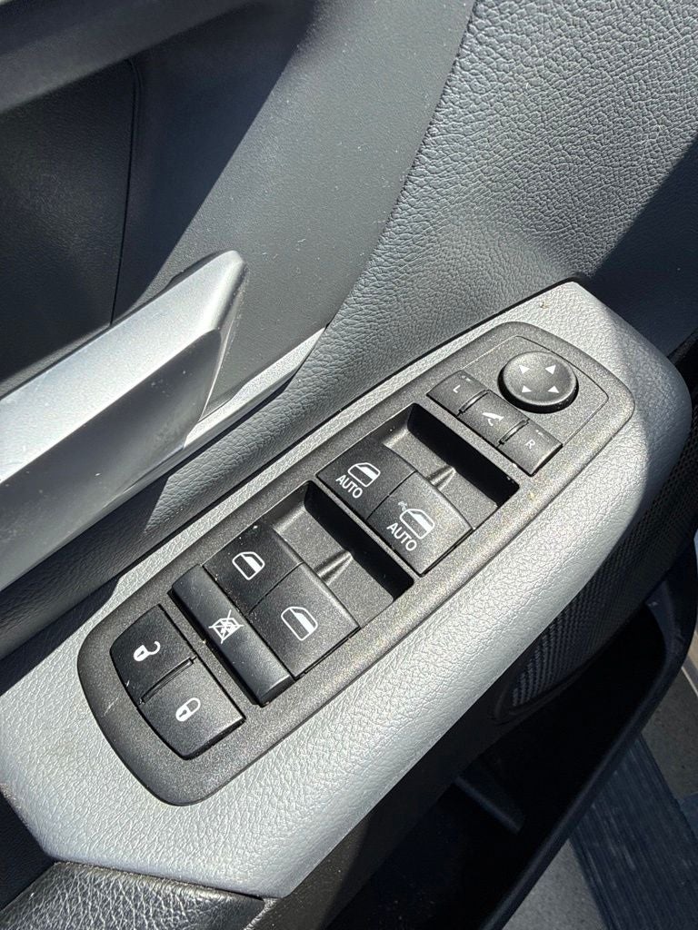 2022 RAM 1500 Lone Star Crew Cab 4x4 5'7' Box