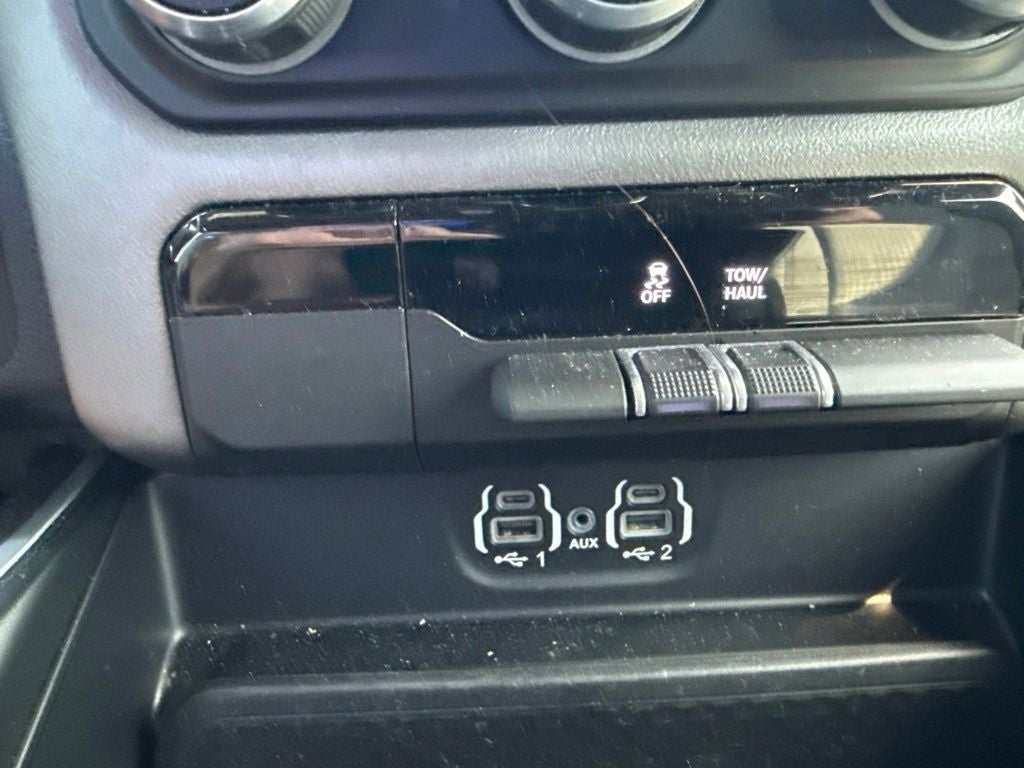 2022 RAM 1500 Lone Star Crew Cab 4x4 5'7' Box
